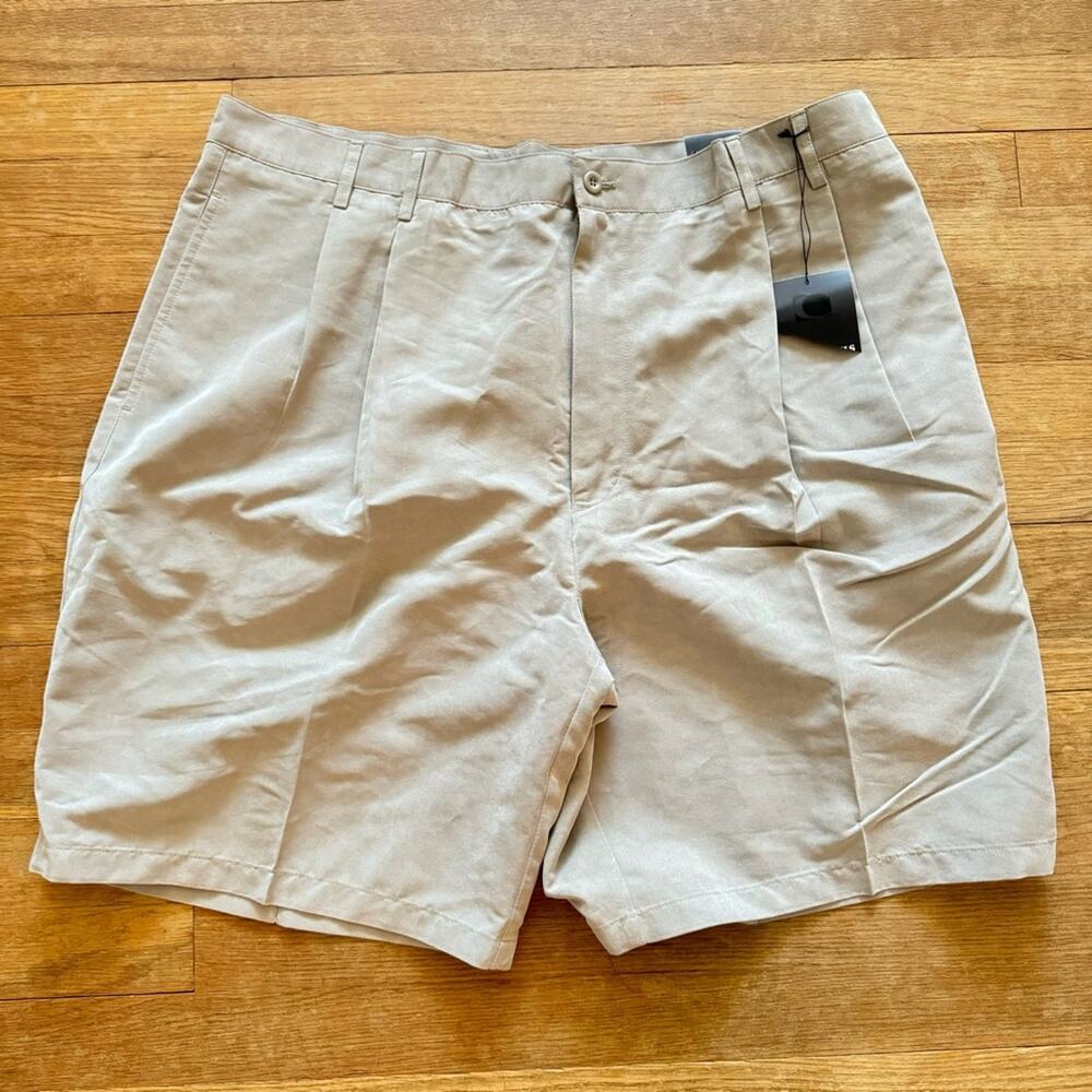 NWT Consensus Microkhaki pleated casual casual khaki shorts size 40 (38) b33